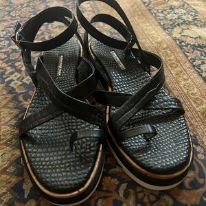 Like new Charles David Women’s Black strap sandal and  cork detail Size 9.5/10